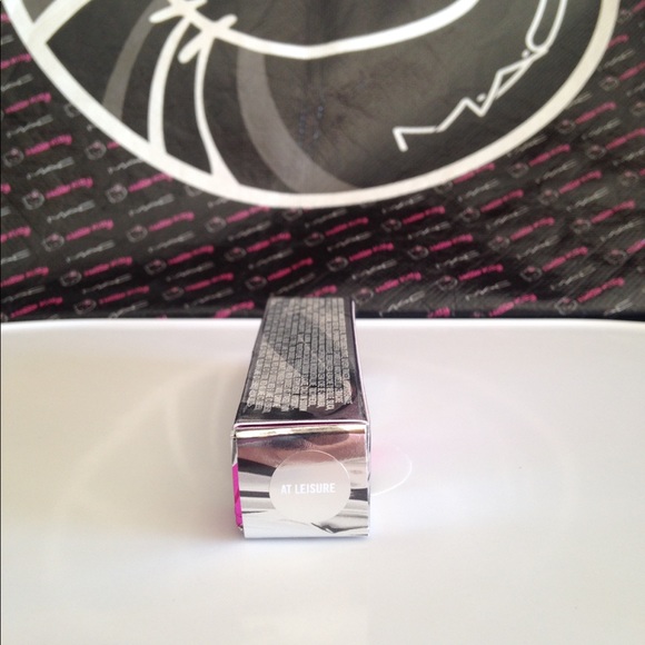 LAST ONE!💗HPx2!💗MAC Frost Lipstick, At Leisure - Picture 2 of 8